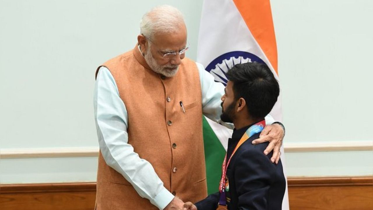 Prime Minister Narendra Modi with Paralympian Krishna Nagar. Credit: Twitter/@narendramodi