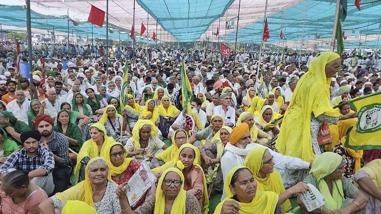 Farmers in large number attend Kisan Mahapanchayat in Muzaffarnagar. Credit: PTI Photo