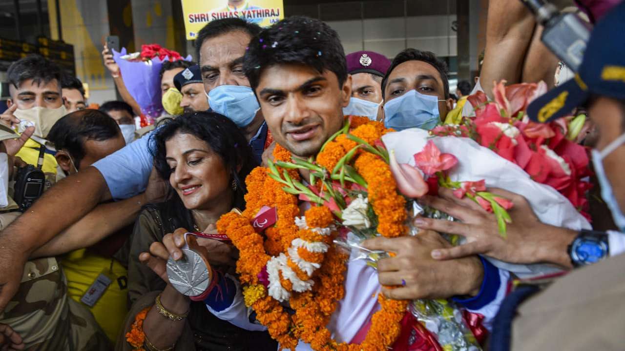 Noida DM and Tokyo Paralympic silver medalist Suhas Yathiraj arrives at IGI Airport, in New Delhi. Credit: PTI Photo