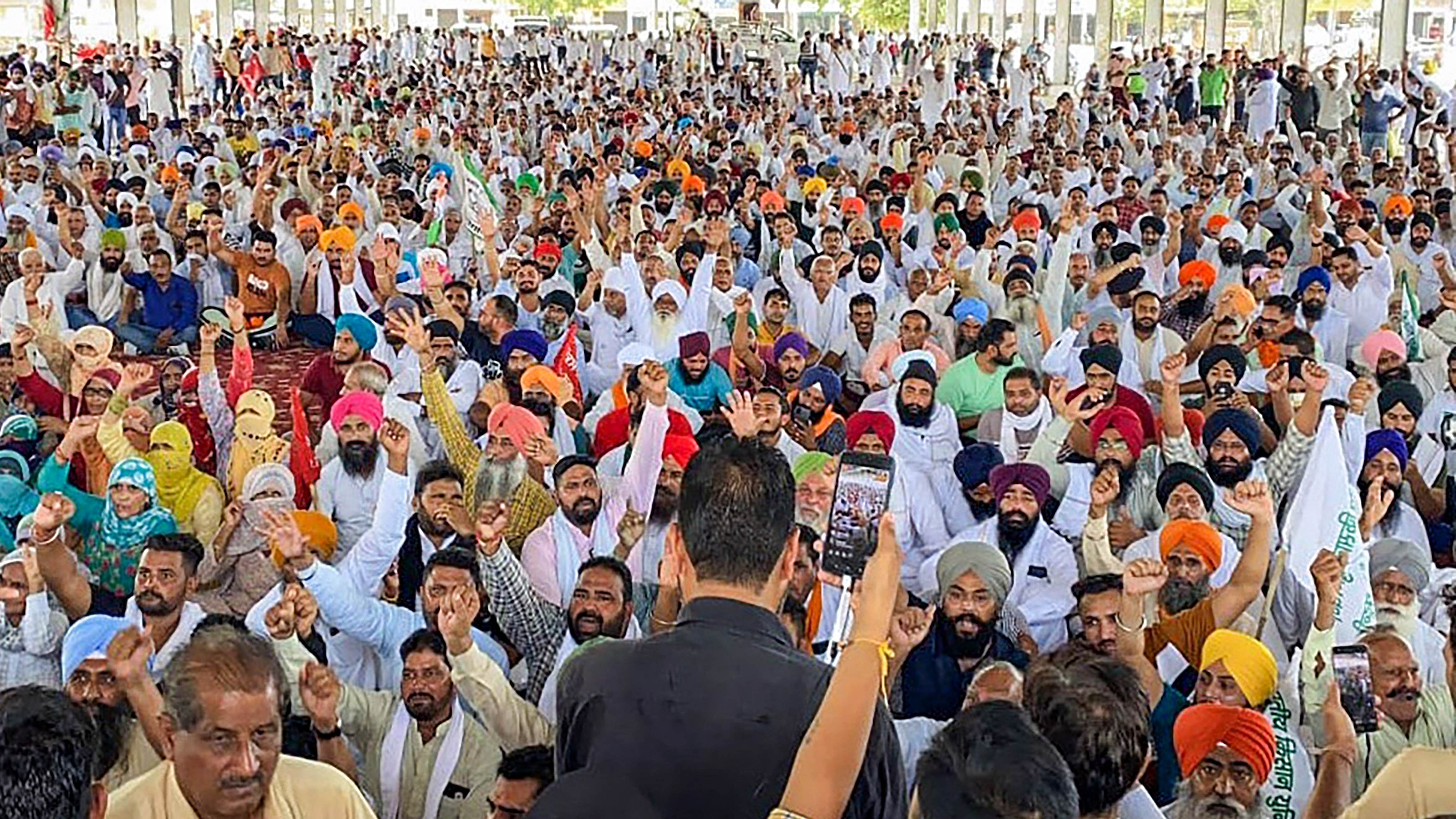 Karnal: Farmers take part in a Maha Panchayat by Sanyukt Kisaan Morcha on August 30 after police baton-charged the protesting farmers. Credit: PTI File Photo