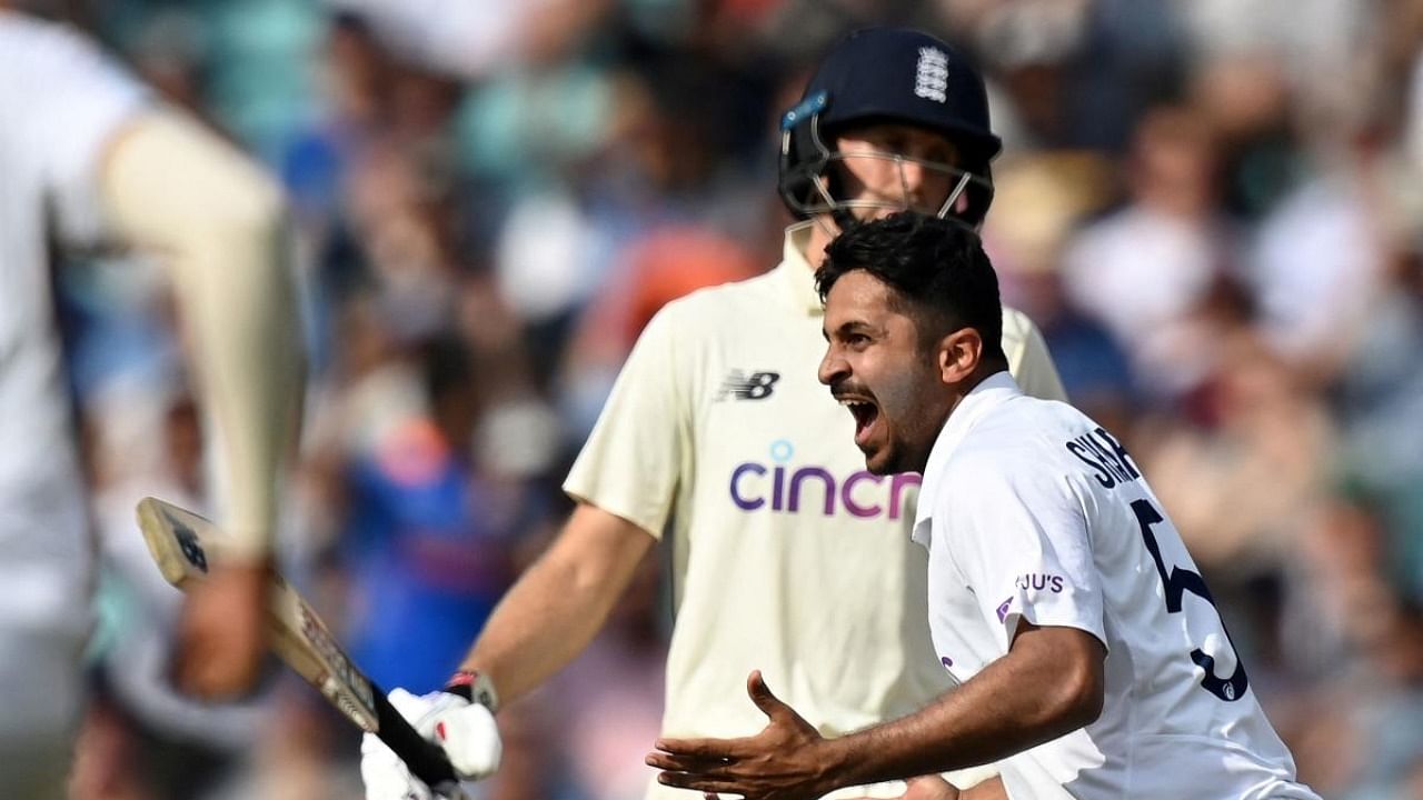 India's Shardul Thakur (R) celebrates taking the wicket of of England's captain Joe Root during play on the fifth day of the fourth cricket Test match between England and India at the Oval cricket ground in London on September 6, 2021. Credit: AFP Photo