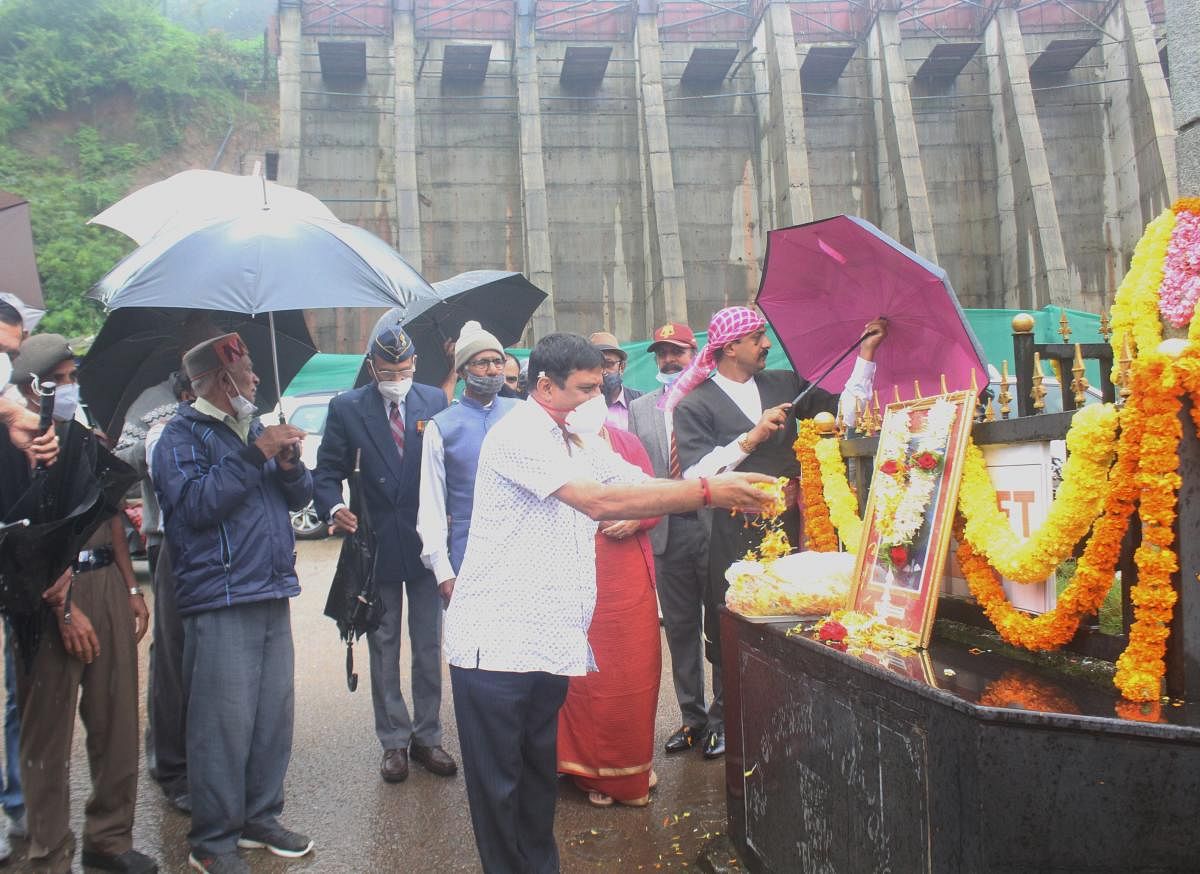 Madikeri MLA Appachu Ranjan pays floral tributes to a portrait of Squadron Leader Ajjamada Devaiah on the occasion of his 56th death anniversary, in Madikeri.