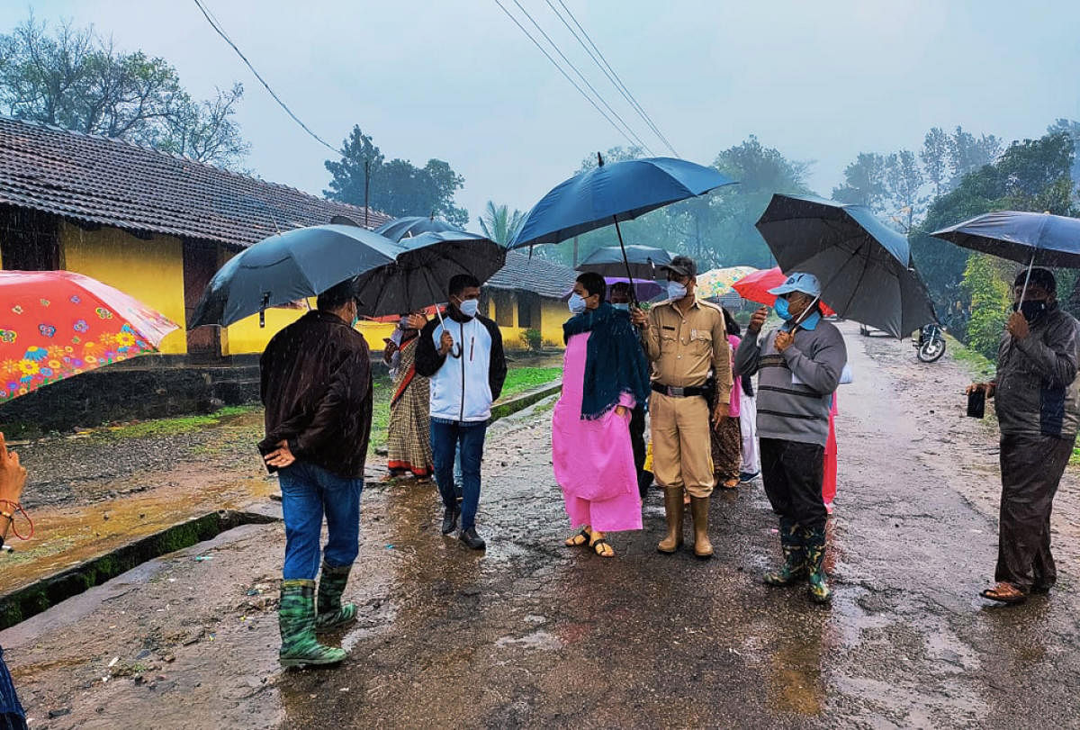 Deputy Commissioner Charulata Somal visits Bettageri on Tuesday, to take stock of the Covid-19 outbreak.