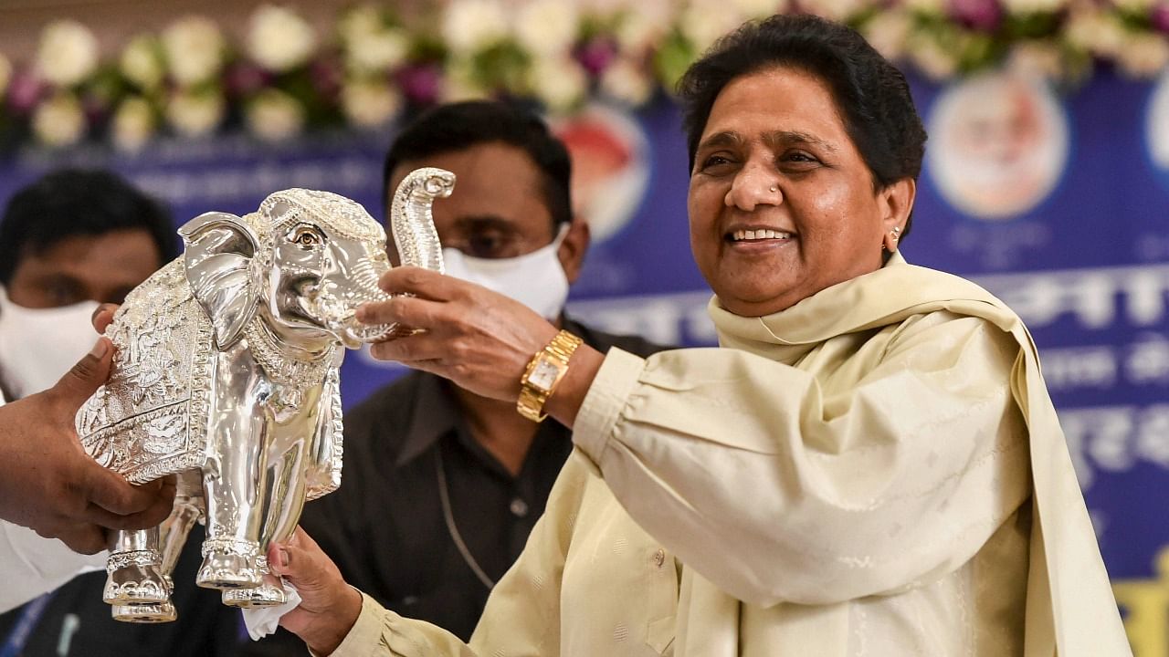 Bahujan Samaj Party supremo Mayawati being felicitated during the 'Vichhar Sangosthi' of Prabudh Sammelan at party office in Lucknow, Tuesday, September 7, 2021. Credit: PTI Photo