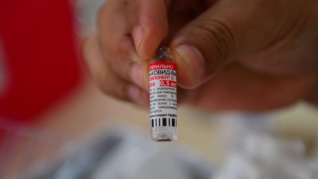 A health worker shows a dose of the second component of the Sputnik V vaccine. Credit: AFP File Photo