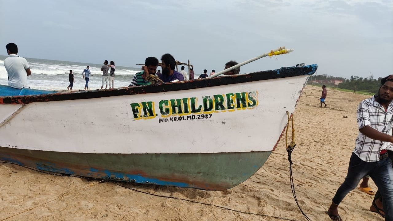 The gillnet boat which met with a mishap near Panambur beach on Saturday morning. Credit: Special Arrangement 