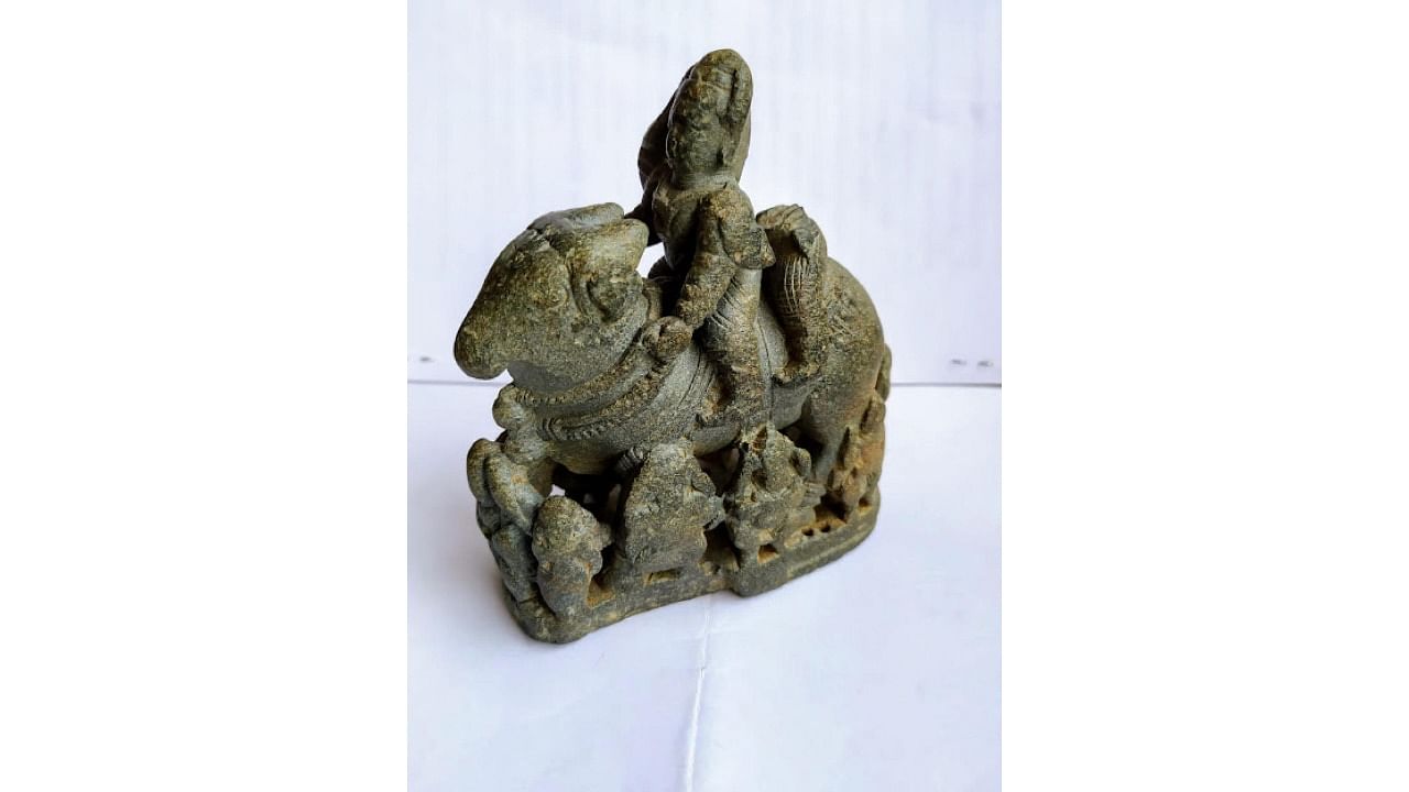 Miniature sculpture of Umamaheshwara. Credit: DH photo