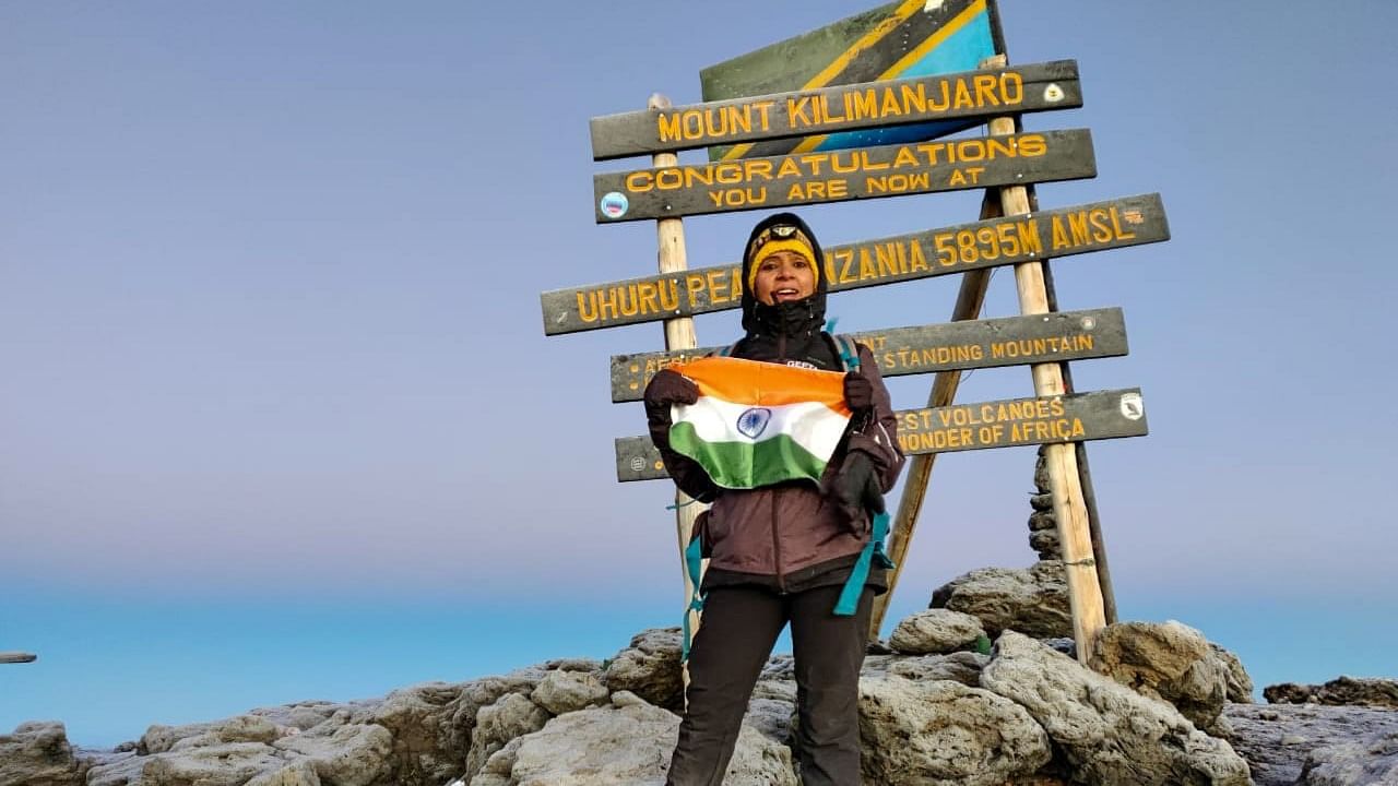 CISF official Geeta Samota at the peak of Mount Kilimanjaro. Credit: Twitter/@geeta_samota