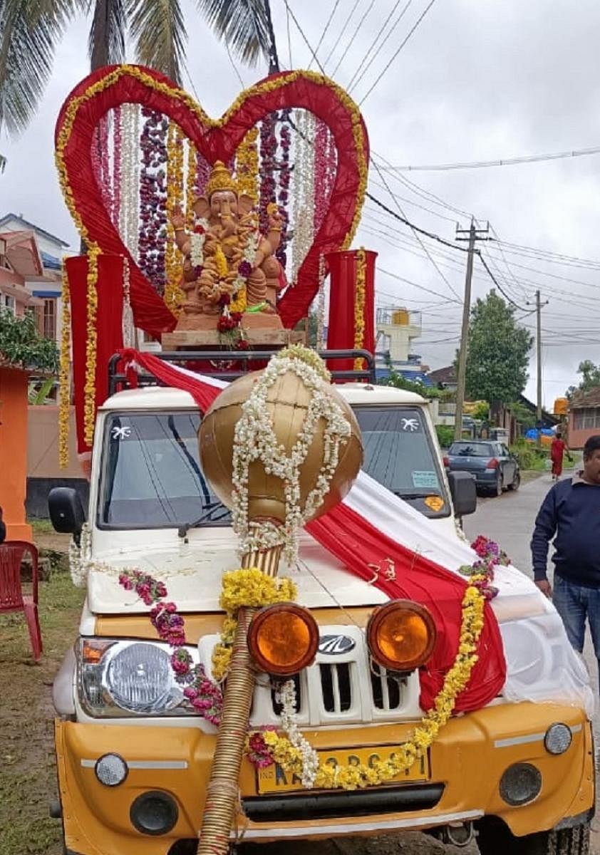 The immersion of the Ganesha idol installed by Balanjaneya Ganeshotsava Samithi was held in Virajpet on Sunday.