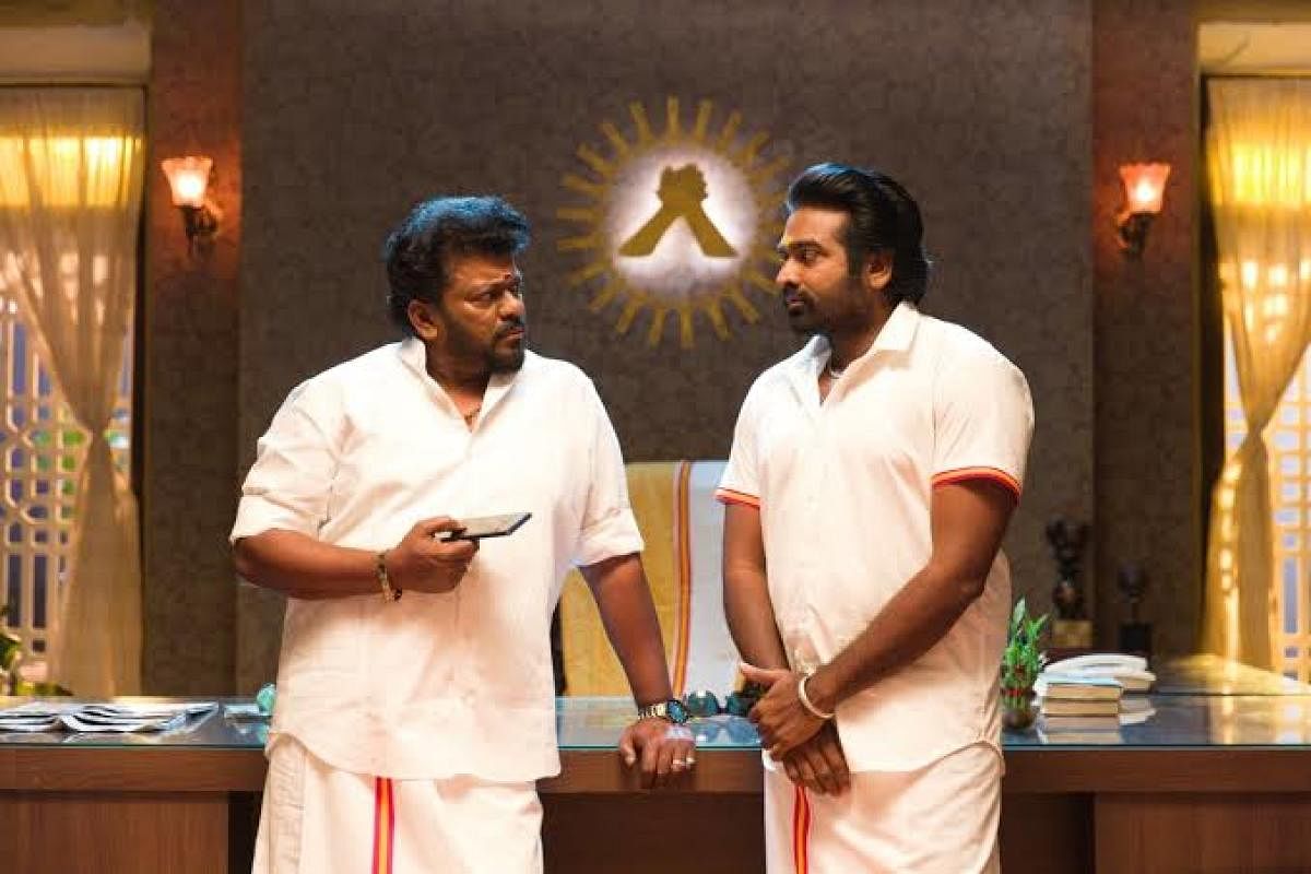 Parthiban and Vijay Sethupathi in 'Tughlaq Durbar'. 