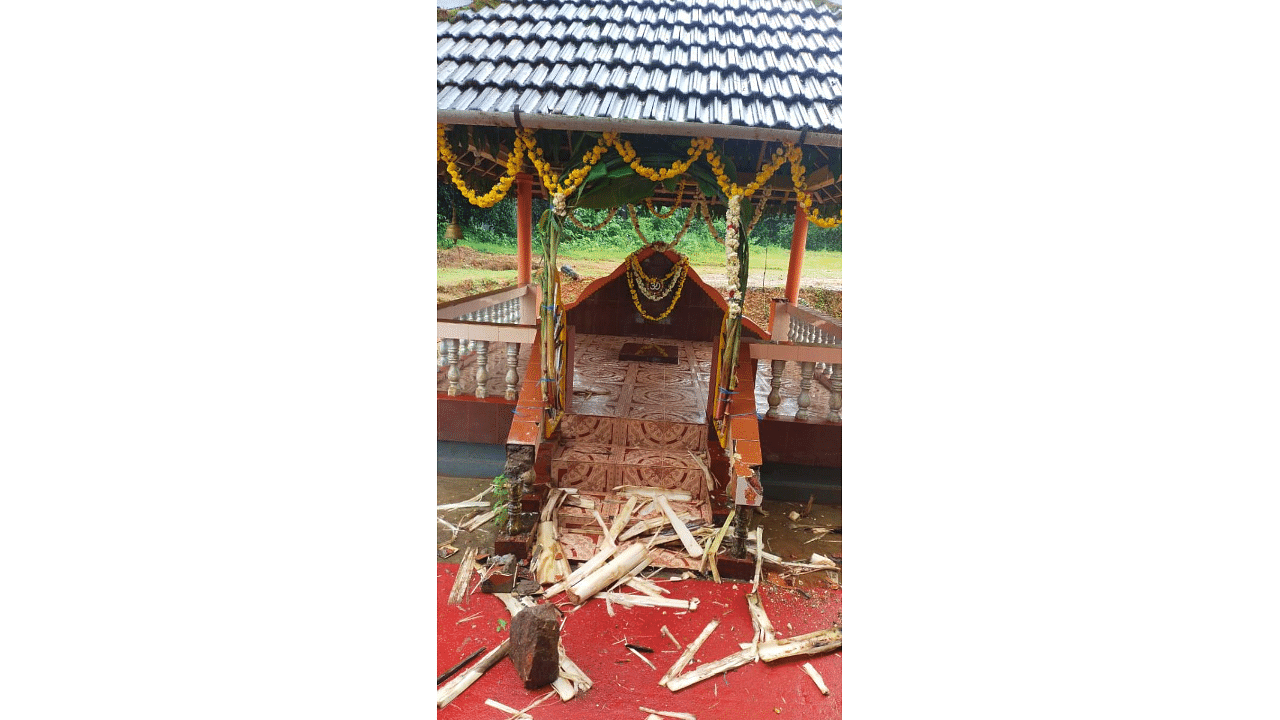 The vandalised Ganeshotsava Katte at Udane. Credit: DH Photo