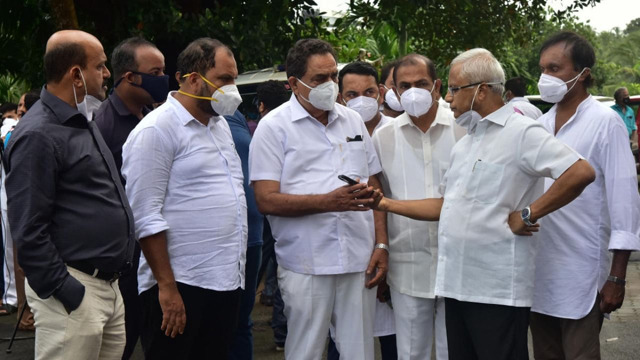 Congress leaders outside the Fr Muller's Hospital mortuary in Mangaluru. Credit: DH Photo