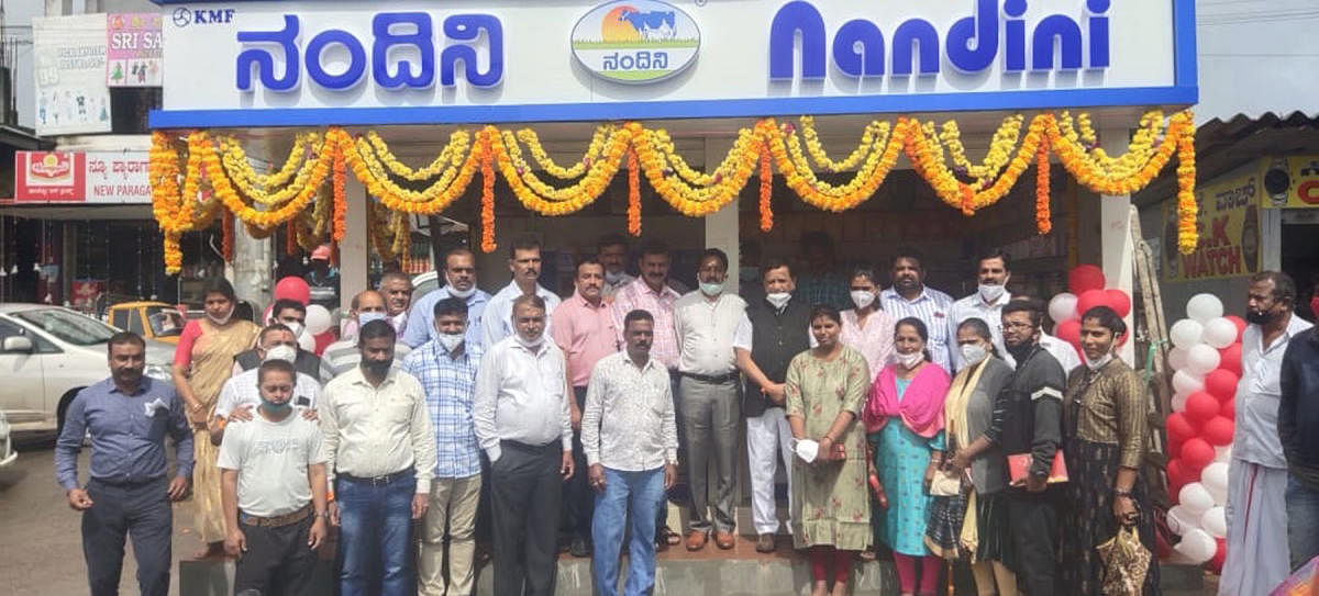Nandini milk parlour was inaugurated at the Gonikoppa bus stand.