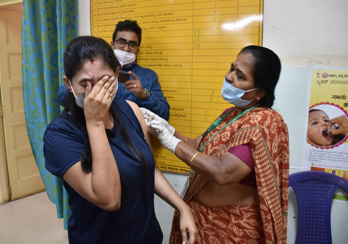 A health worker administers Covid-19 vaccines at a primary healthcare centre in MS Palya. DH File/B K Janardhan
