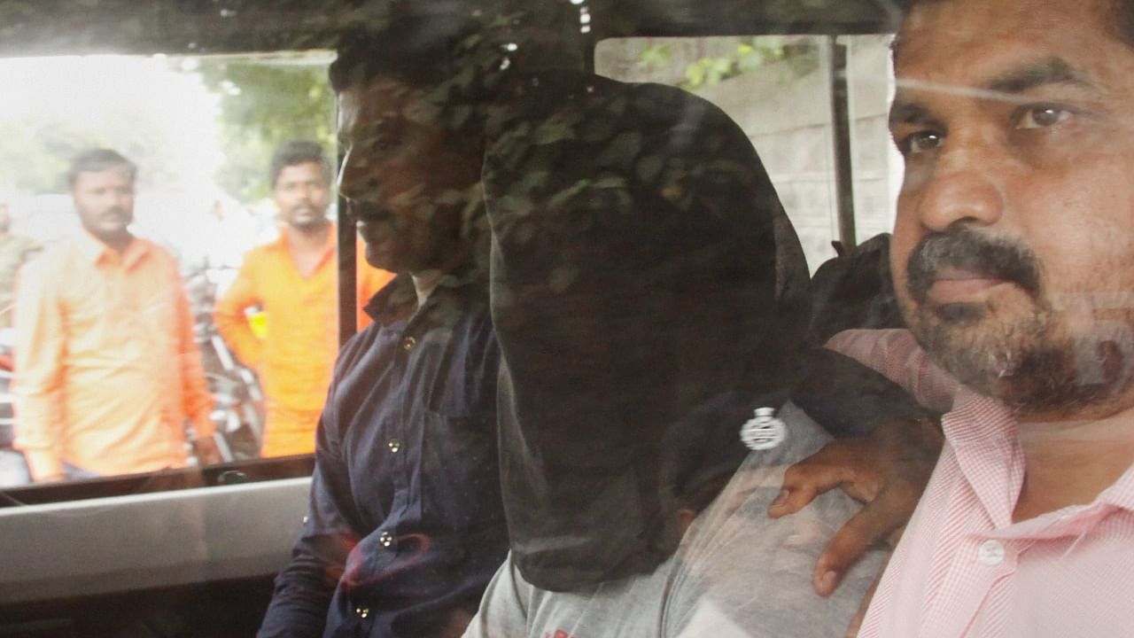 In this undated file photo, Sharad Kalaskar accussed in rationalist Narendra Dabholkar killing taken to Pune court. A city court on September 04, 2018, granted the custody of arms haul accused Sharad Kalaskar to the CBI for probing his alleged role in the killing of rationalist Narendra Dabholkar. Credit: PTI File Photo