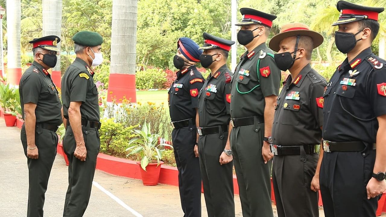 He was briefed by the General Officer Commanding, Karnataka and Kerala Sub Area. Credit: Twitter Photo/@IaSouthern