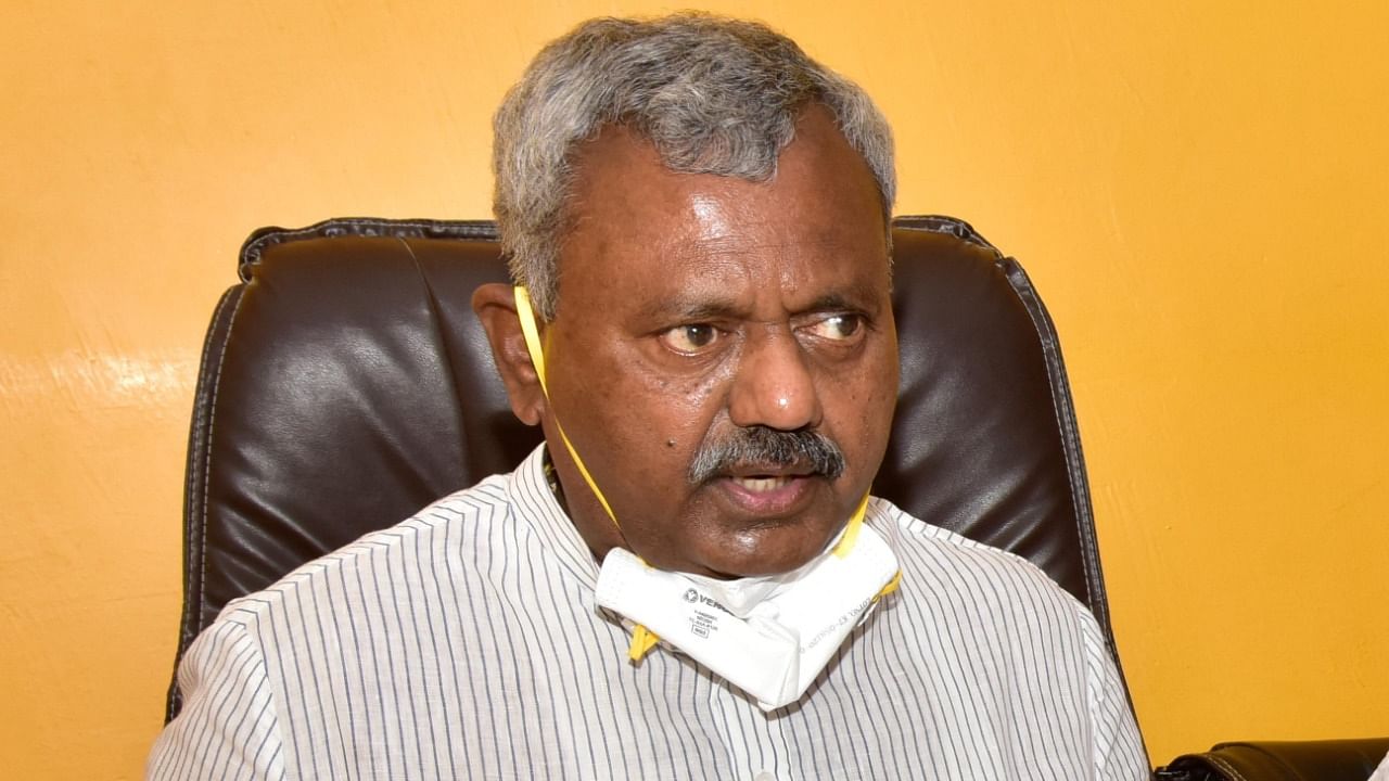 Members of various Hindu organisations joined the protest and raised slogans against the BJP government, Minister S T Somashekar, MLA S A Ramadass. Credit: DH File Photo