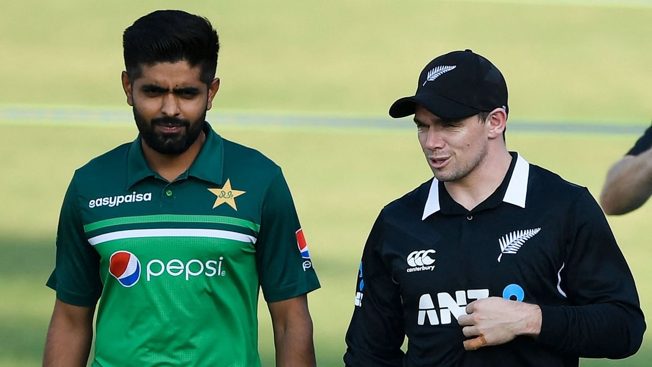 Pakistan's captain Babar Azam (L) and his counterpart New Zealand's Tom Latham. Credit: AFP Photo