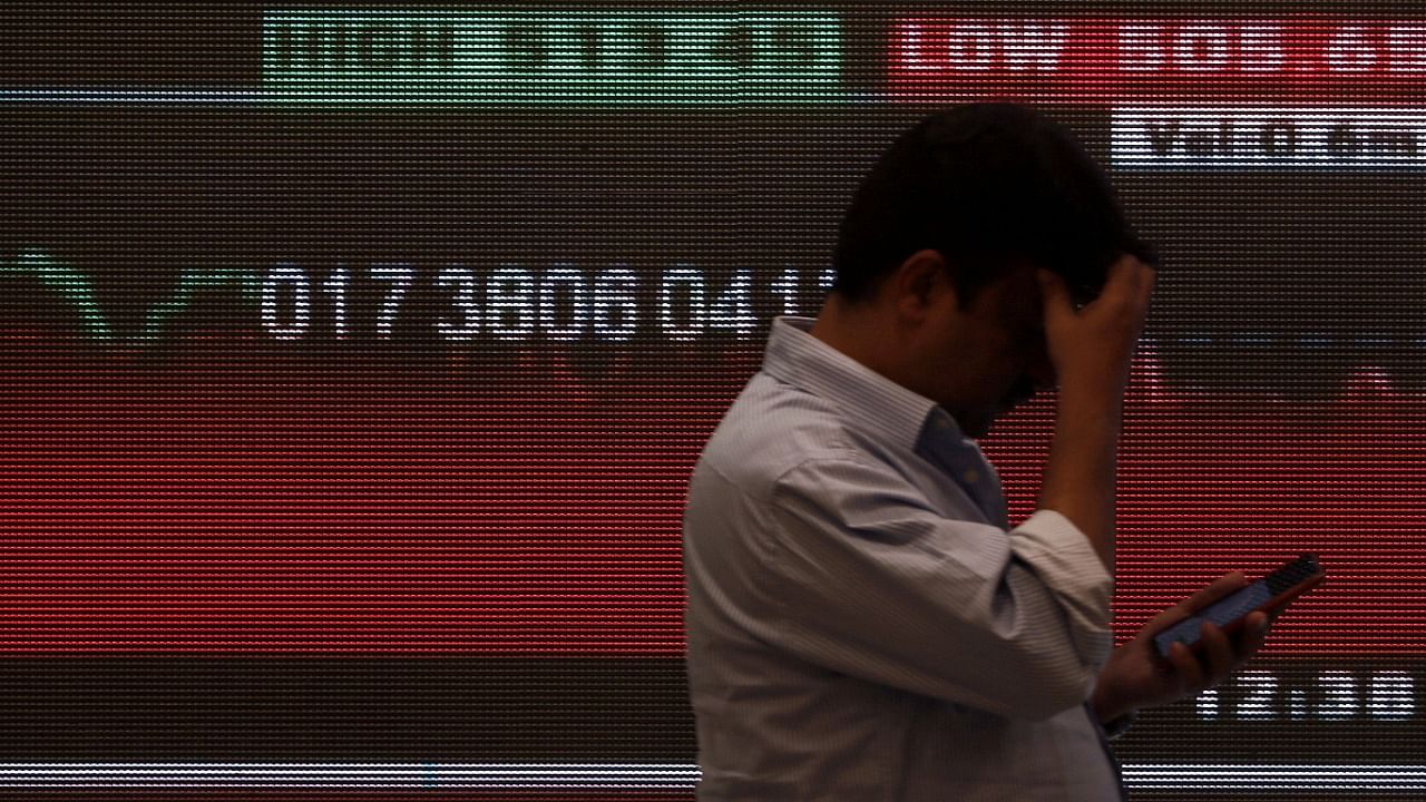 After gyrating 866 points during the day, the 30-share BSE index settled 125.27 points. Credit: Reuters Photo