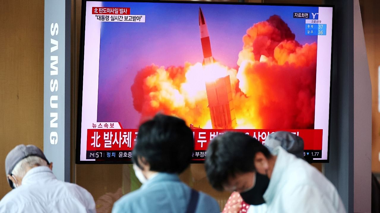 People watch a TV broadcasting file footage of a news report on North Korea firing what appeared to be a pair of ballistic missiles off its east coast, in Seoul, South Korea, September 15, 2021. Credit: Reuters Photo