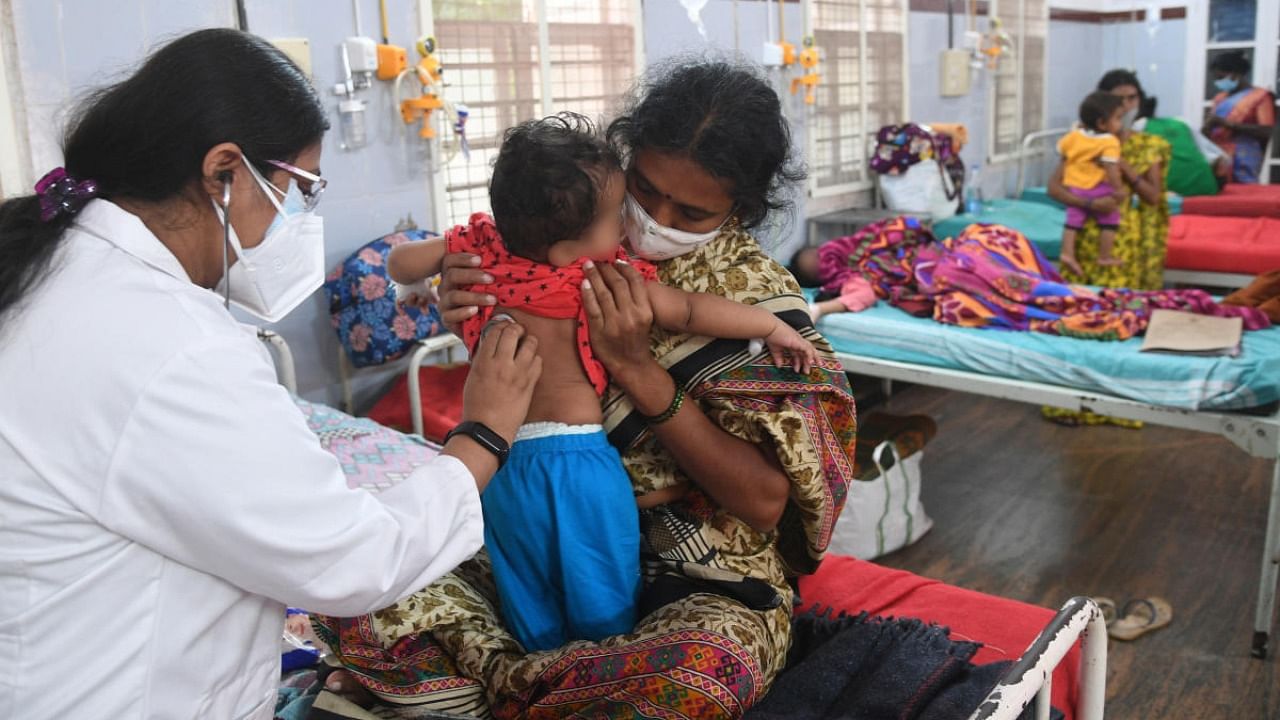 The K C General Hospital general ward and the paediatric wards. A majority of the children have been admitted with lower respiratory tract infections, in Bengaluru, on Friday. Credit: DH Photo/ B H Shivakumar