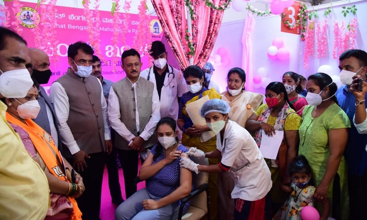 The second mega vaccination centre which opened at Malleswaram on Friday. Credit: DH Photo
