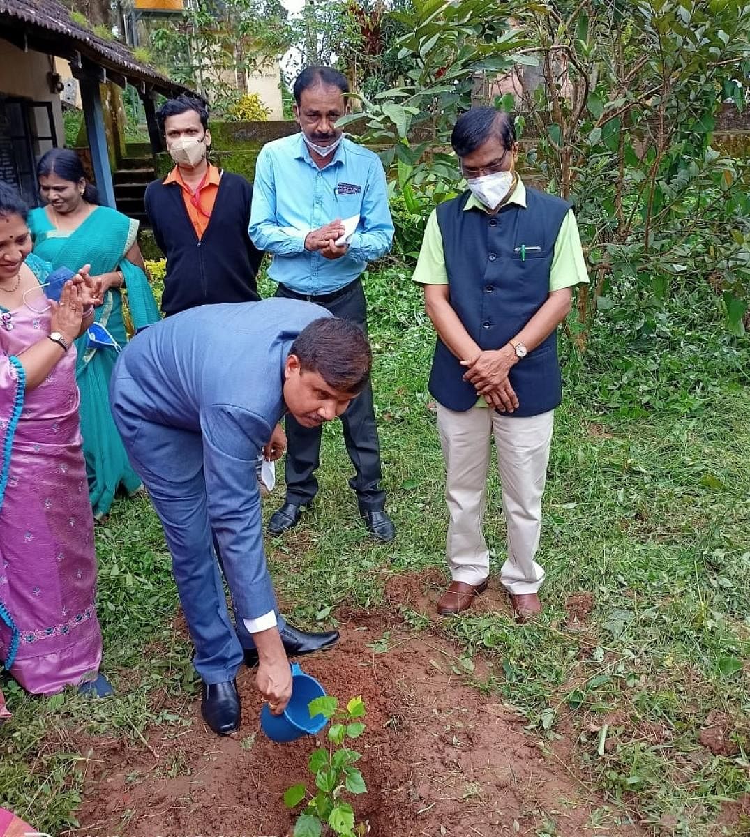 Civil Judge N V Konappa inaugurates the 'Kanoonu Arivu' programme organised by taluk legal services authority, at Government High School, Chikkapete, in Virajpet.