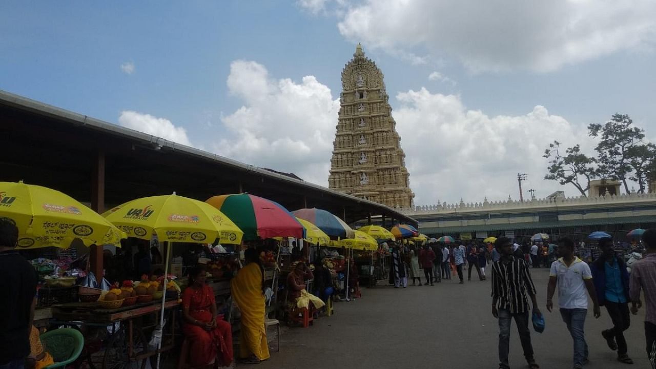 Makeshift shops on the path to Chamundeshwari temple atop Chamundi Hill in Mysuru. Credit: DH Photo/T R Sathish Kumar