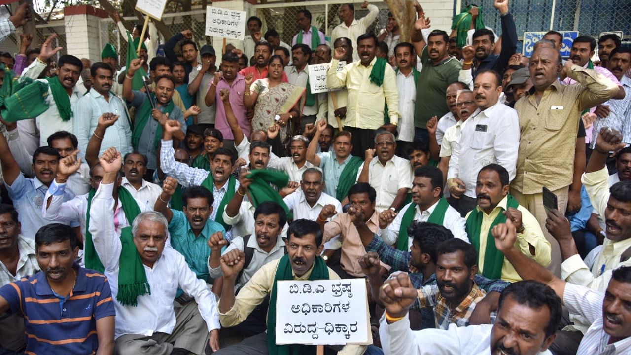 Landowners during a protest in 2019 against the delay in land acquisition for the Peripheral Ring Road. Credit: DH file photo/Janardhan B K