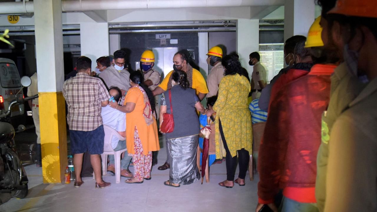 Residents of the Ashrith Aspire apartment, in Devarachikkanahalli, Bengaluru, after the evacuation on Tuesday. Credit: DH photo/Pushkar V