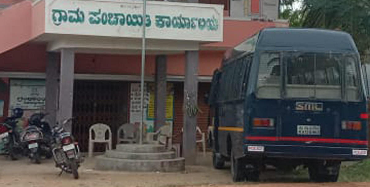 Police security beefed up at Noranakki Gram Panchayat office in Channarayapatna taluk of Hassan district on Wednesday. Credit: DH Photo