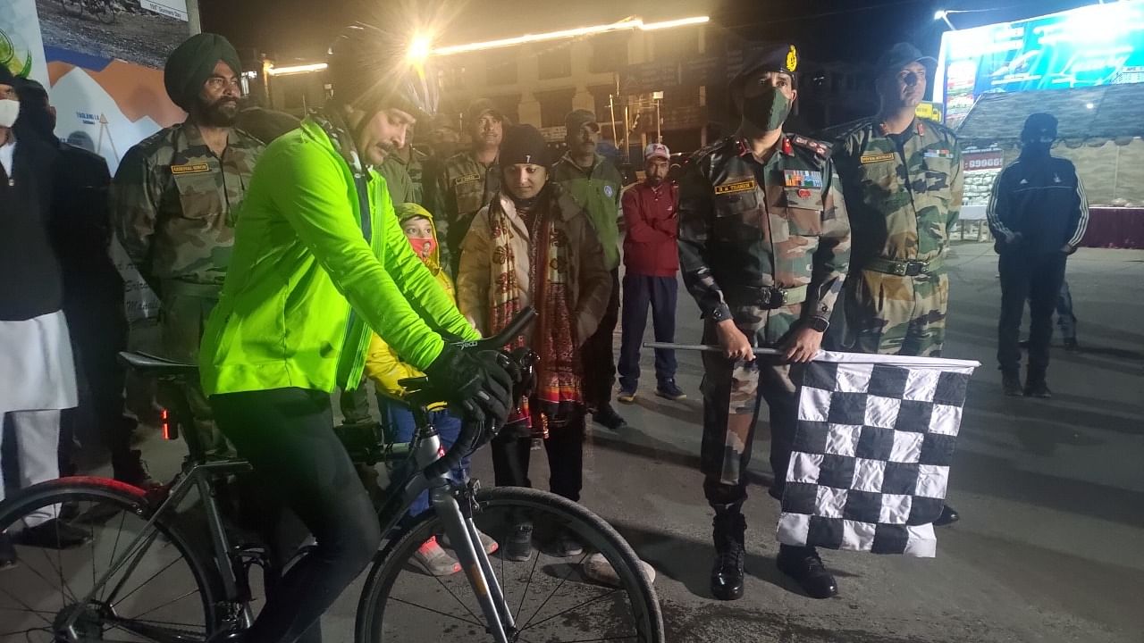 Lt Col Sripada Sriram of the strategic Strikers Division started cycling for his mission after being flagged off by Brig R K Thakur from Leh at 4 am on Saturday. Credit: Twitter/@prodefencejammu