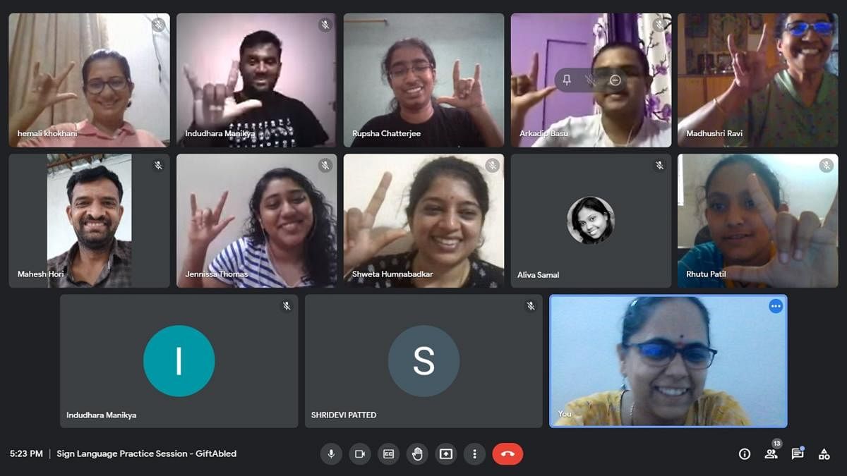 A sign language course by PrarthanaPrateek Kaul (bottom row, right) ofGiftAbled in session.
