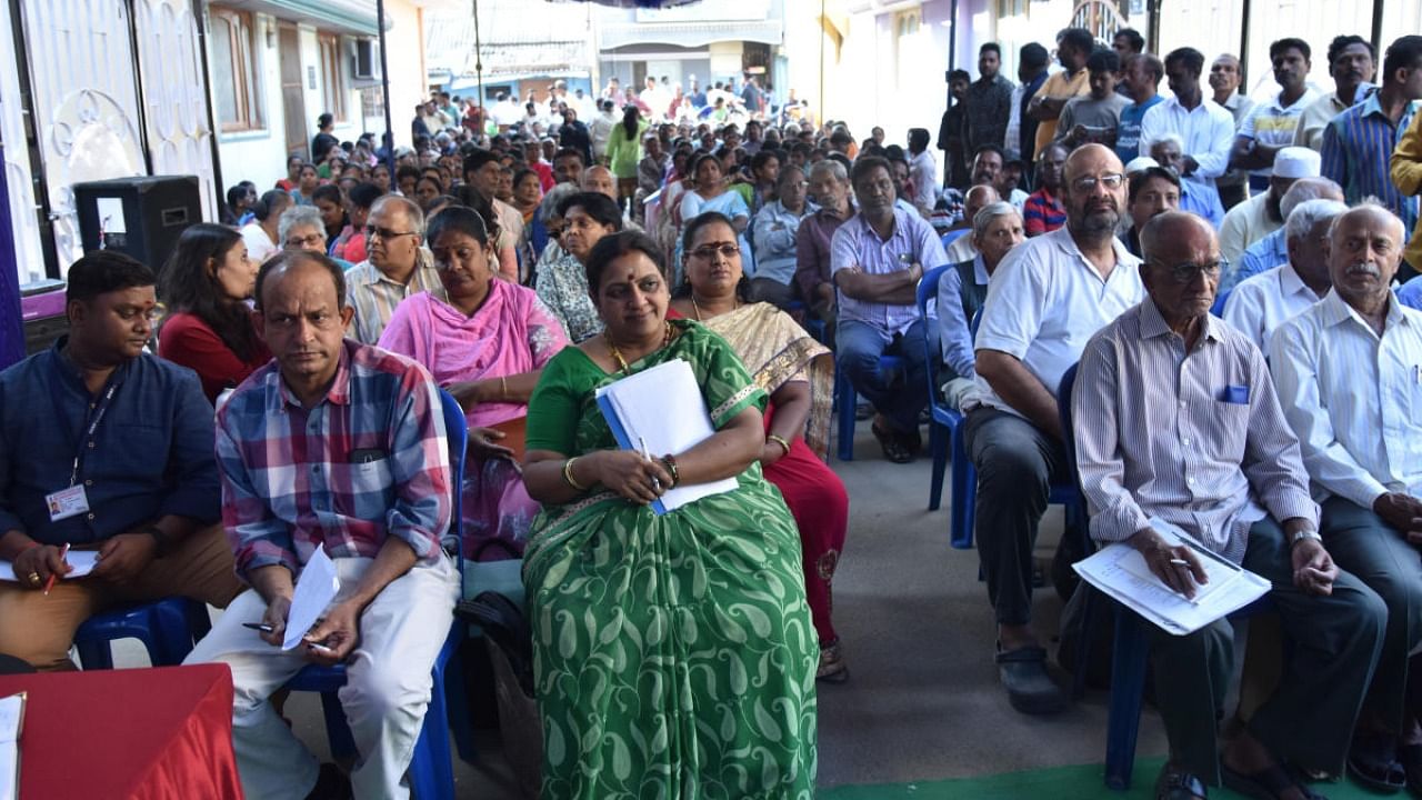 Ward committee give both citizens and decision-makers a platform to discuss solutions to various civic issues. The picture is of a ward committee meeting held in Murphy Town, Bengaluru, on February 2, 2019. Credit: DH File Photo