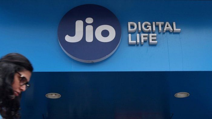 Bharti and Jio remain neck and neck in VLR (active subscribers). Credit: Reuters Photo