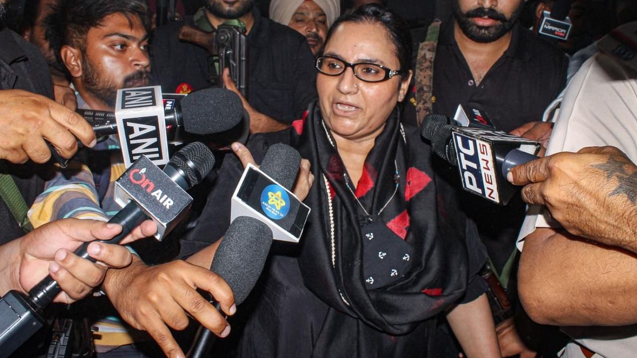 Punjab Cabinet Minister Razia Sultana talks to the media as she arrives to meet Navjot Singh Sidhu after he resigned from the post of Punjab Pardesh Congress President, at his residence in Patiala. Credit: PTI Photo