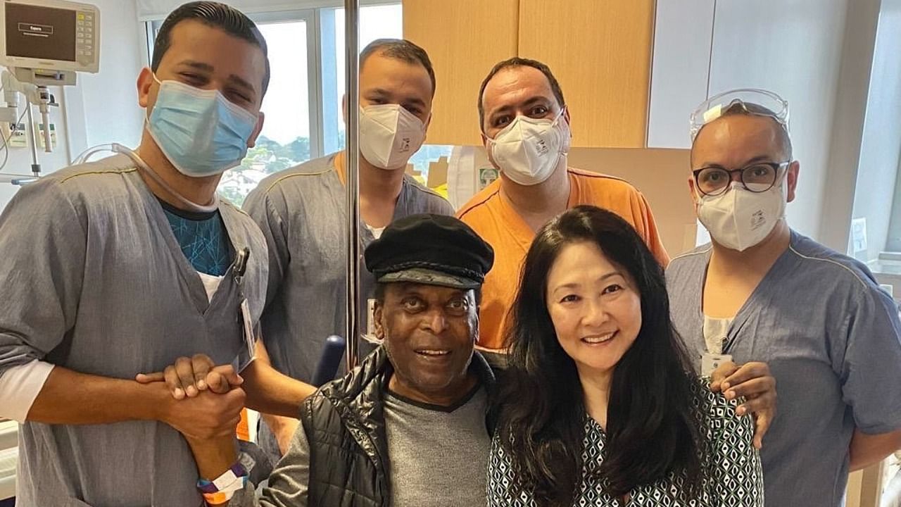 In recent days, Pelé published several pictures and videos on social media showing his recovery process in the hospital. Credit: Instagram/@pele