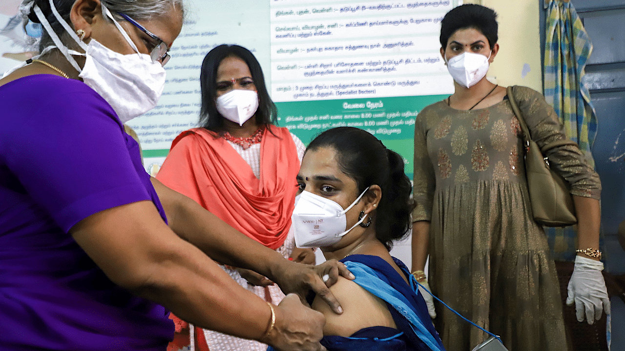 With vaccination sites reporting less turnout, the BBMP is planning to deploy vaccination teams at every city block. Credit: PTI Photo