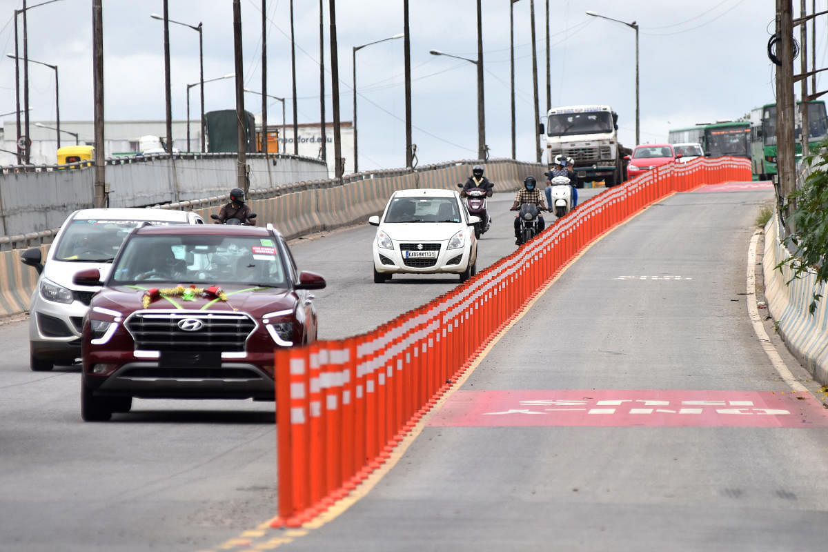 The bus lane at HSR Layout, Outer Ring Road, in Bengaluru. Credit: DH Photo