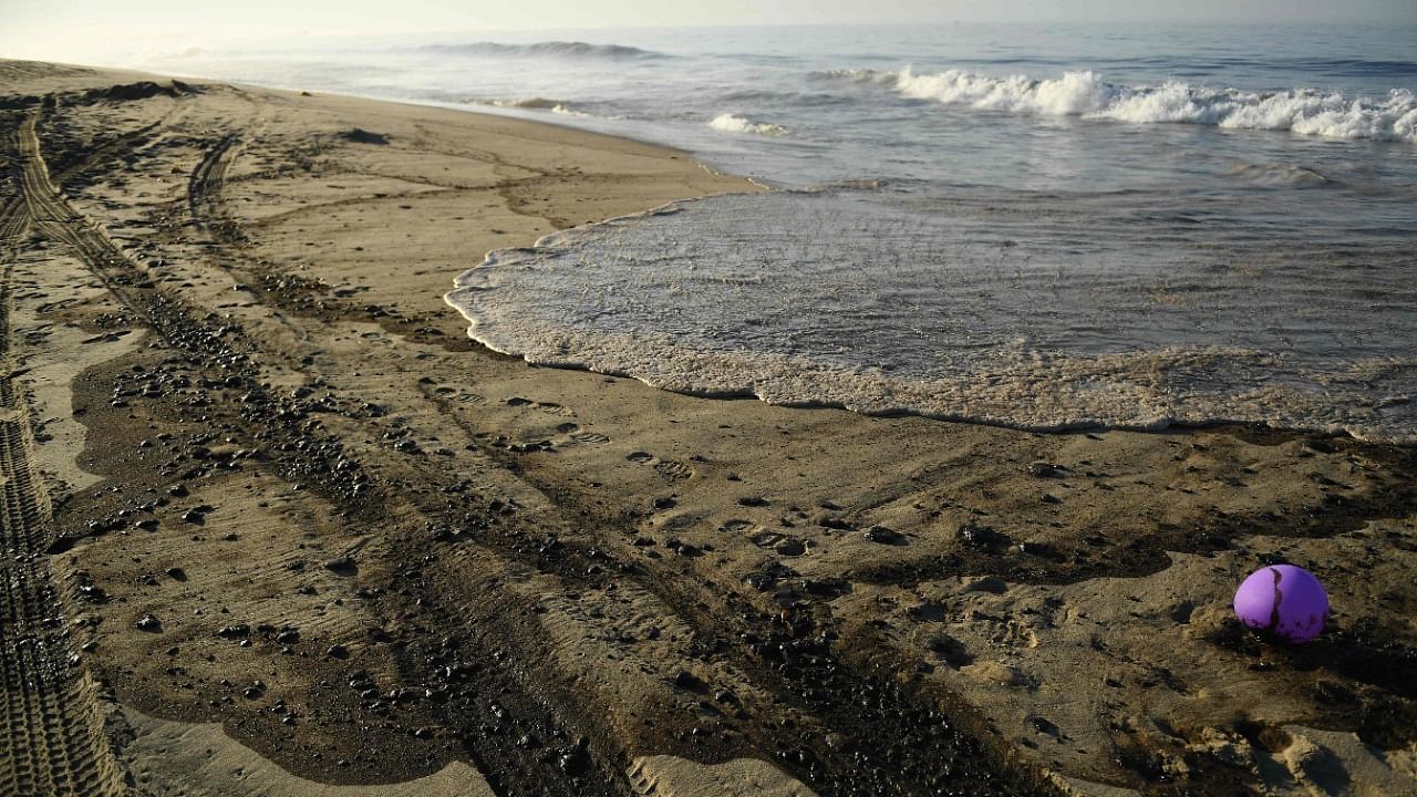 Oil is seen on the beach in Huntington Beach, California. Credit: AFP Photo