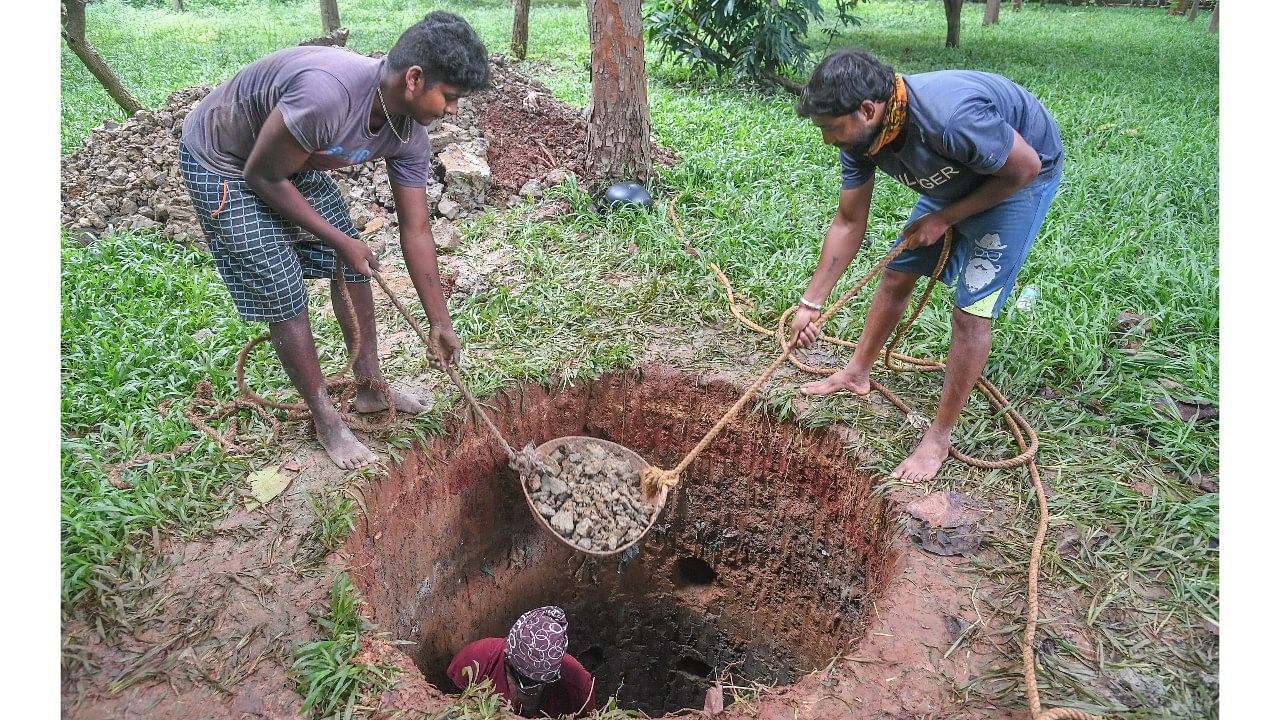 The community members have collectively dug about two lakh wells across Bengaluru that has replenished the city’s groundwater table. Credit: DH Photo/ S K Dinesh