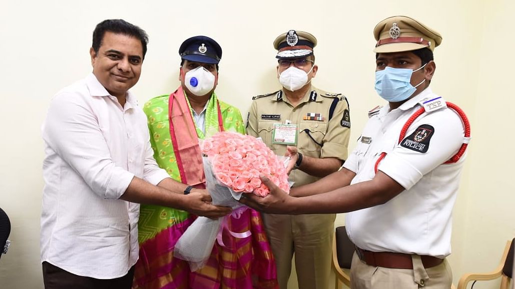 KTR met Ilaiah and constable Venkateshwarlu, who raised a traffic challan on his vehicle. While felicitating them, the minister stated that he had also paid the fine amount, “to send out the right message to everyone including his party workers.” Credit: Special Arrangement