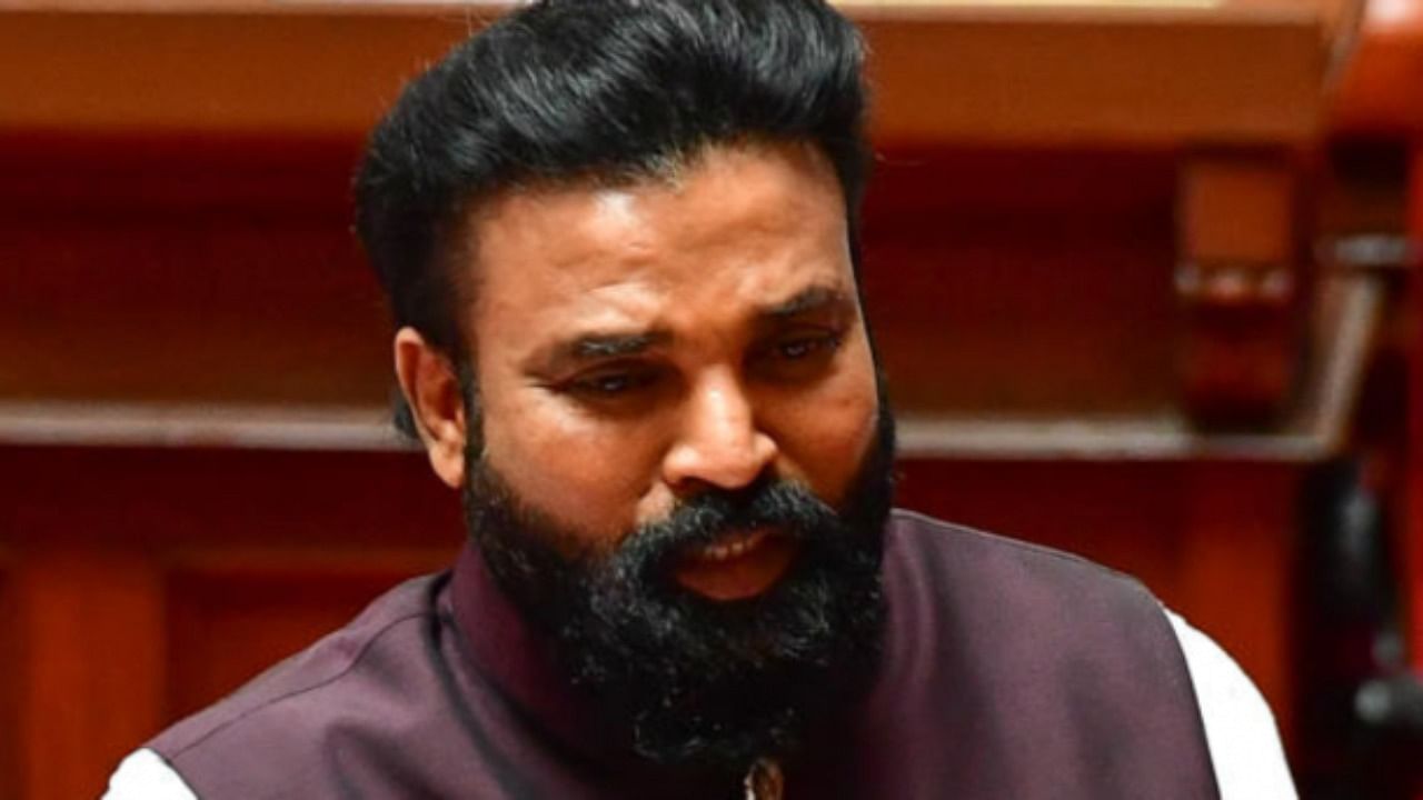 Karnataka Social Welfare Minister B Sriramulu. Credit: DH File Photo