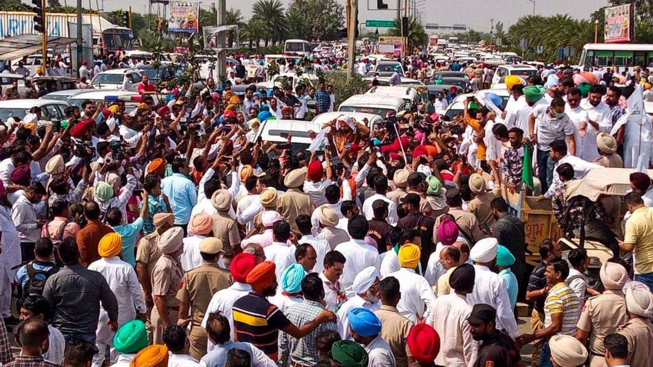 Punjab Congress leader Navjot Singh Sidhu with supporters march to Uttar Pradesh’s Lakhimpur Kheri district, from Mohali. Credit: PTI Photo