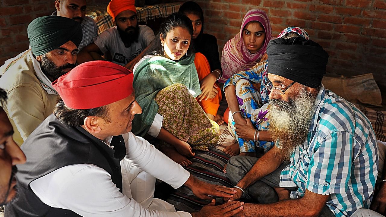 Samajwadi Party President Akhilesh Yadav meets the families of the victims of Lakhimpur Kheri violence. Credit: PTI Photo