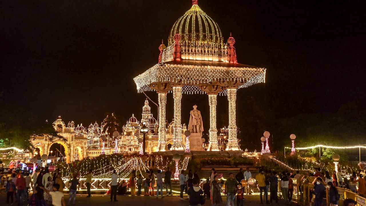 Hundreds of people gathered to take a selfie at the Jayachamaraja circle of Mysore, which was lit in the light of Friday, the second day of the Dasara festival. Credit: DH Photo