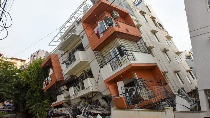 The residential building which collapsed in Kasturinagar, Bengaluru, on Thursday. Credit: DH Photo/Anup Ragh T