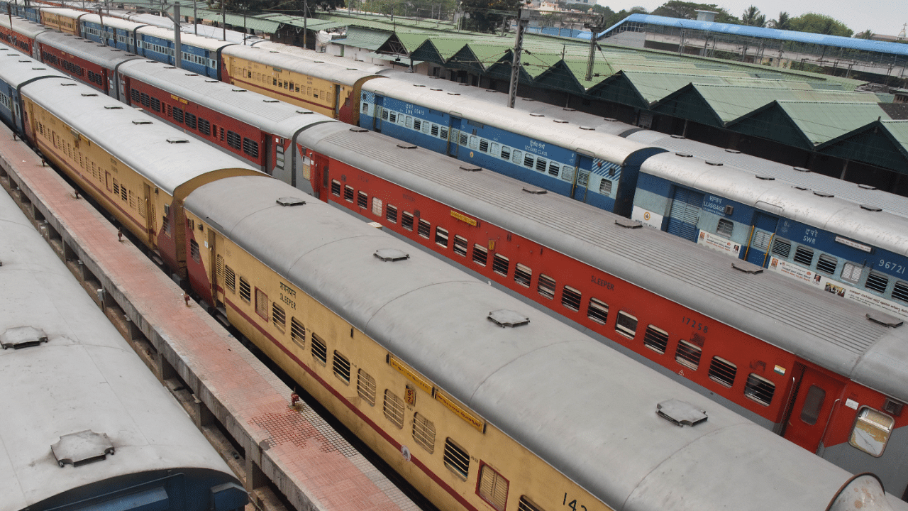 The IRCTC is also talking with food aggregators on building a large-scale delivery network. Credit: DH Photo
