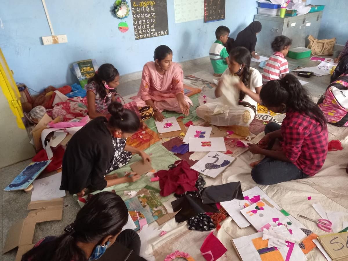 Children in Sathanur using textile to create art.