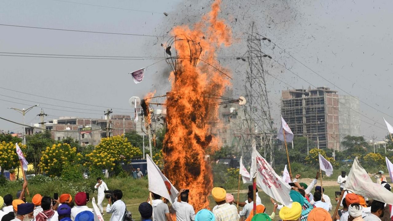 Farmers shout slogans as they burn effigies of Union government also in Amritsar. Credit: AFP Photo